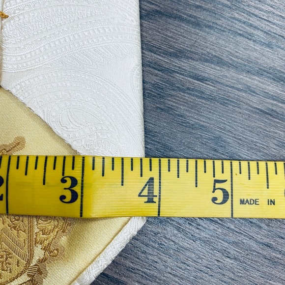 Donald Trump Solid White Paisley Silk Tie - Picture 6 of 6